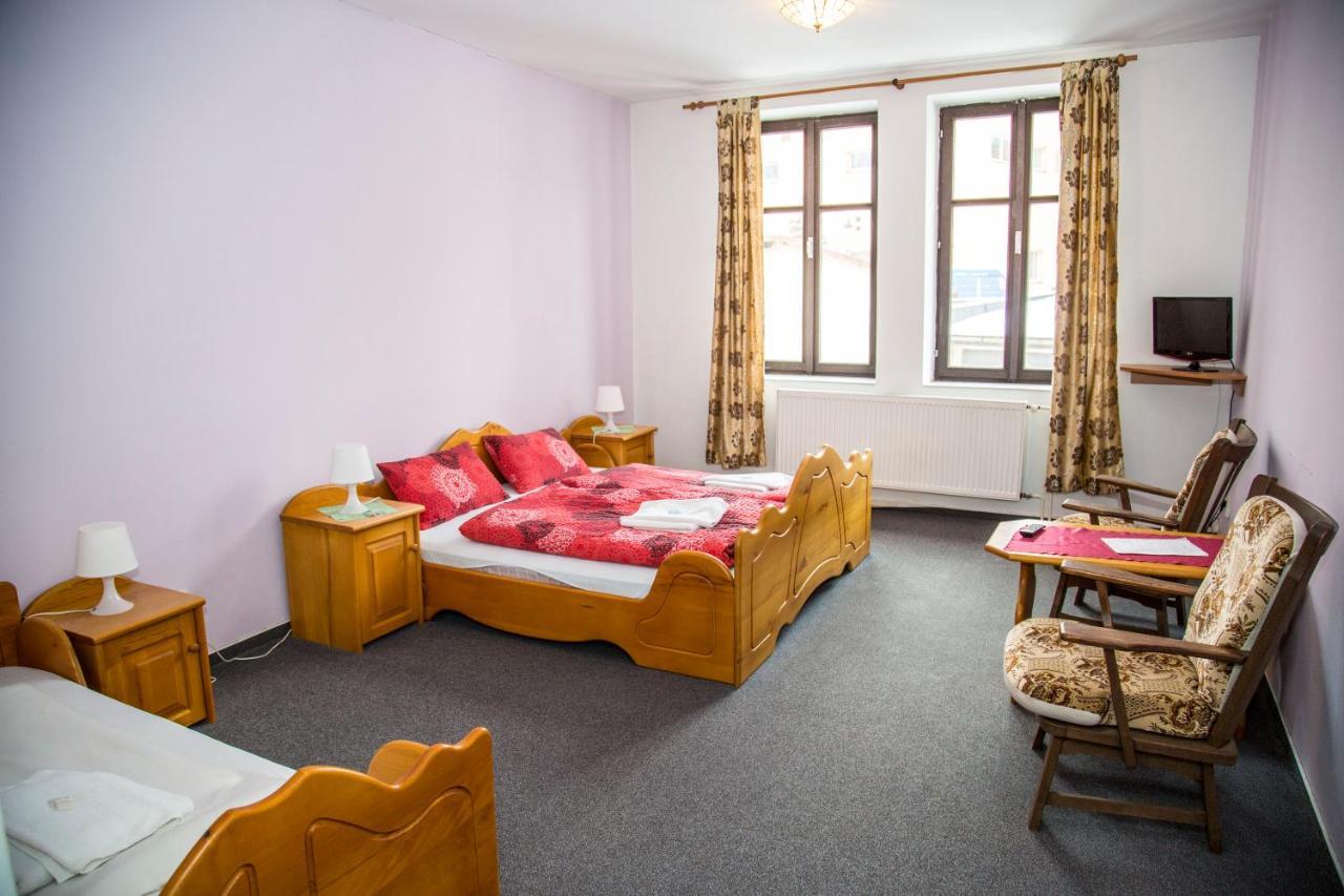 Hotel U Mesta Prahy Наход Экстерьер фото