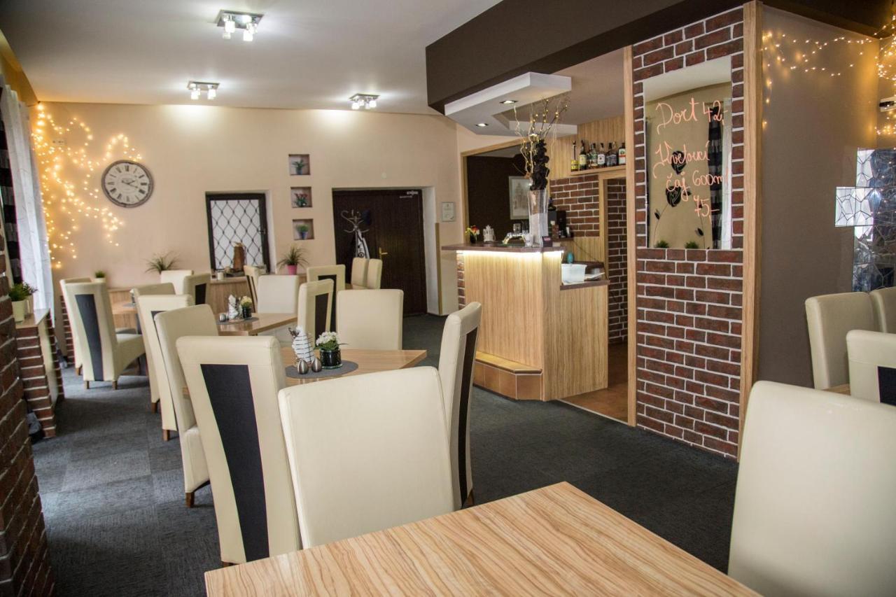 Hotel U Mesta Prahy Наход Экстерьер фото